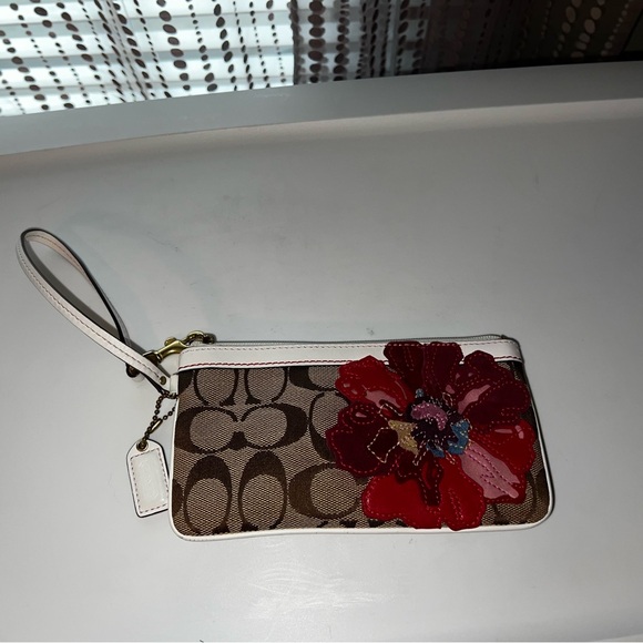 Coach Signature Brown Wristlet with Poppy EUC - Picture 2 of 9